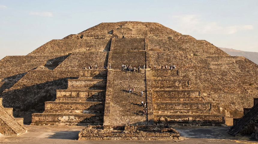 Cuatro colombianos heridos tras ataque en Pirámide de la Luna