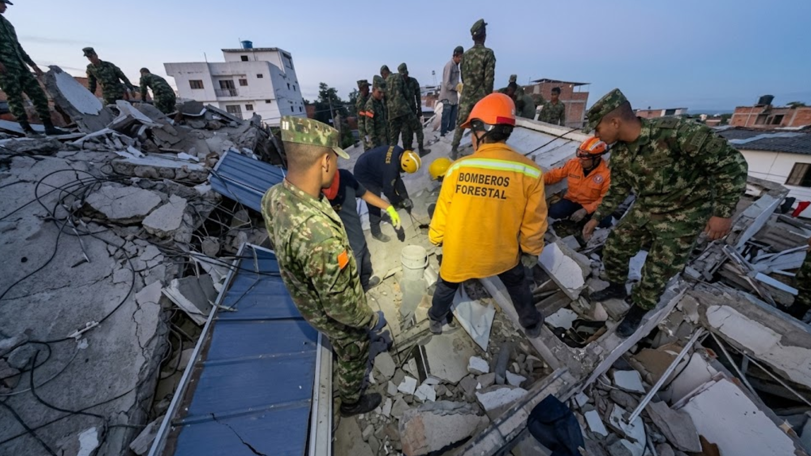 331 personas han sido rescatadas con vida tras terremoto en Colombia