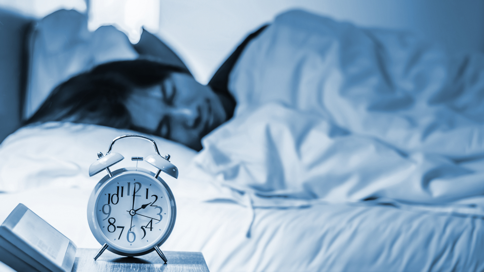 Dormir mejor podría ayudarle a despertar sin alarma