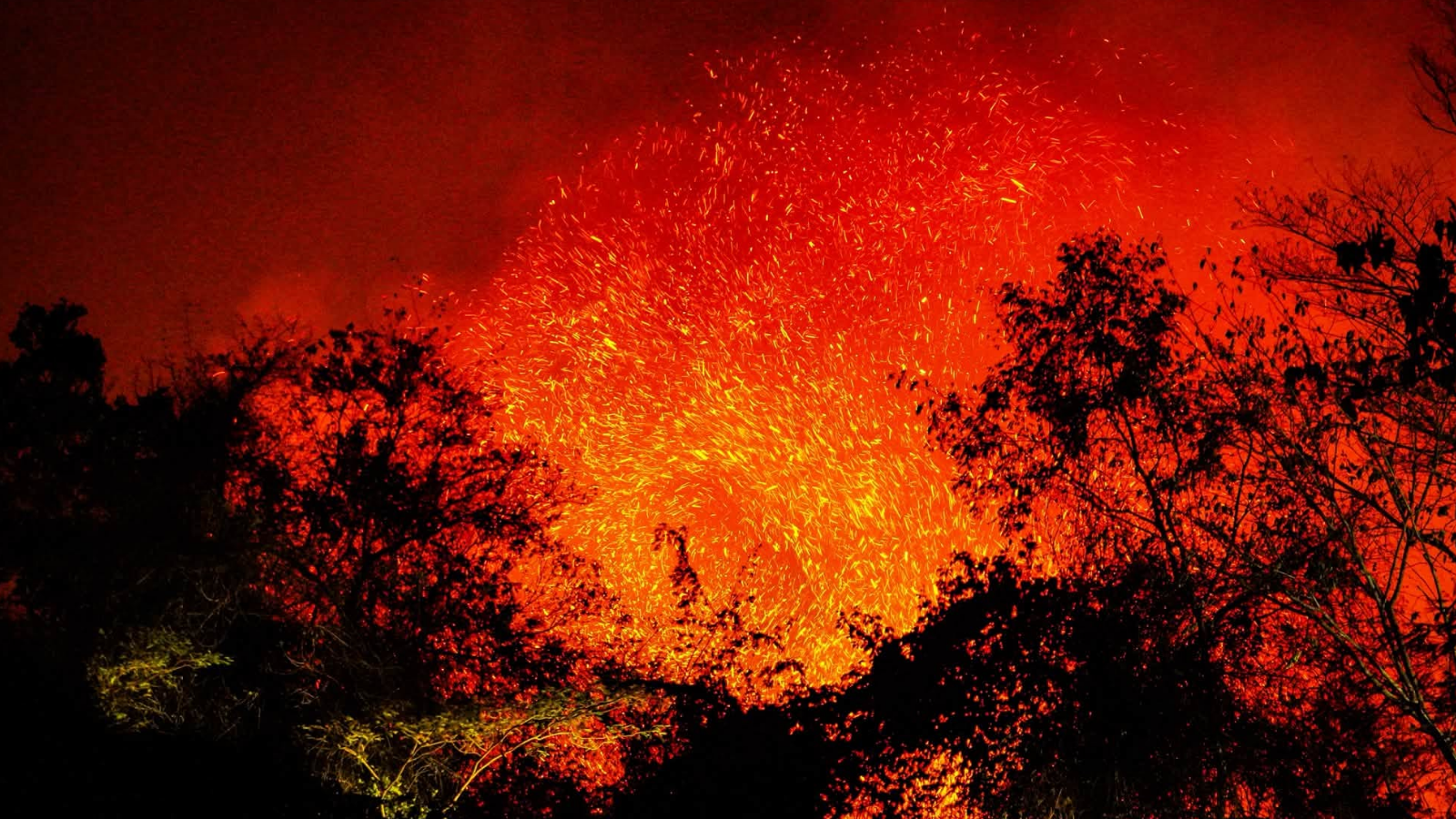 Investigan posibles infiltrados tras incendios en Colombia