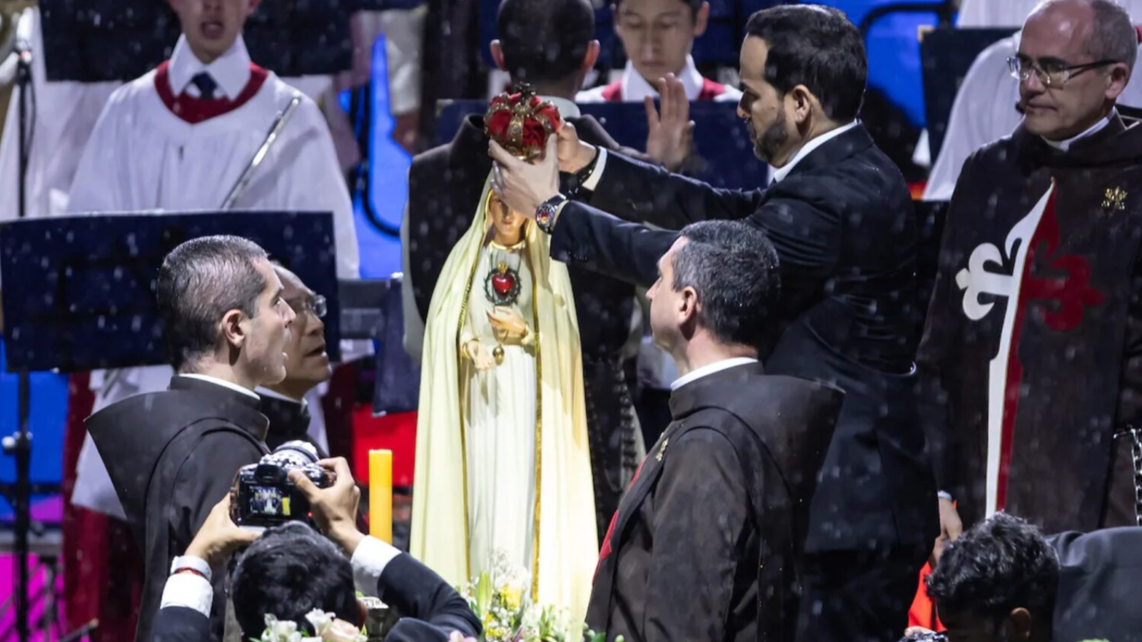 Ordenan a De La Espriella no ir a actos religiosos