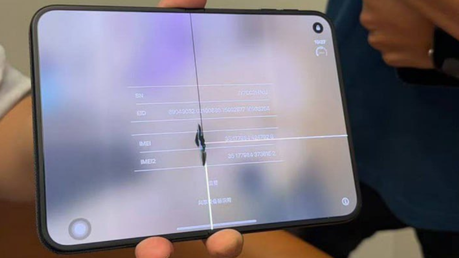 Iphone Duo presenta falla en pantalla plegable