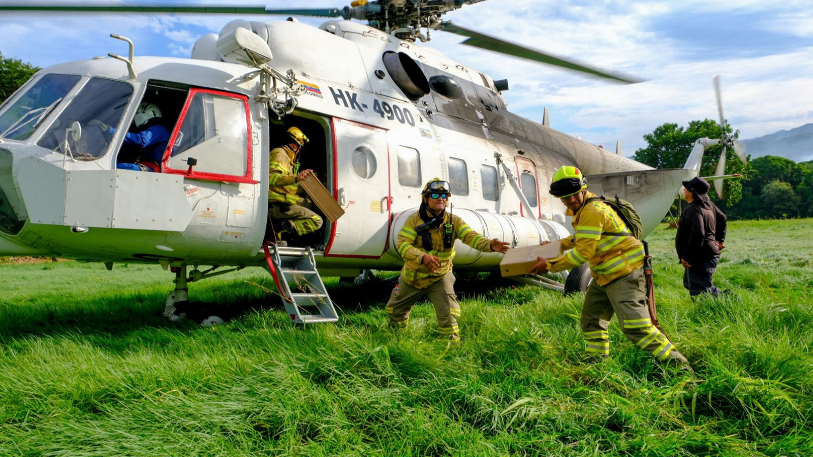 Grupo élite buscará a responsables de incendios forestales en Colombia