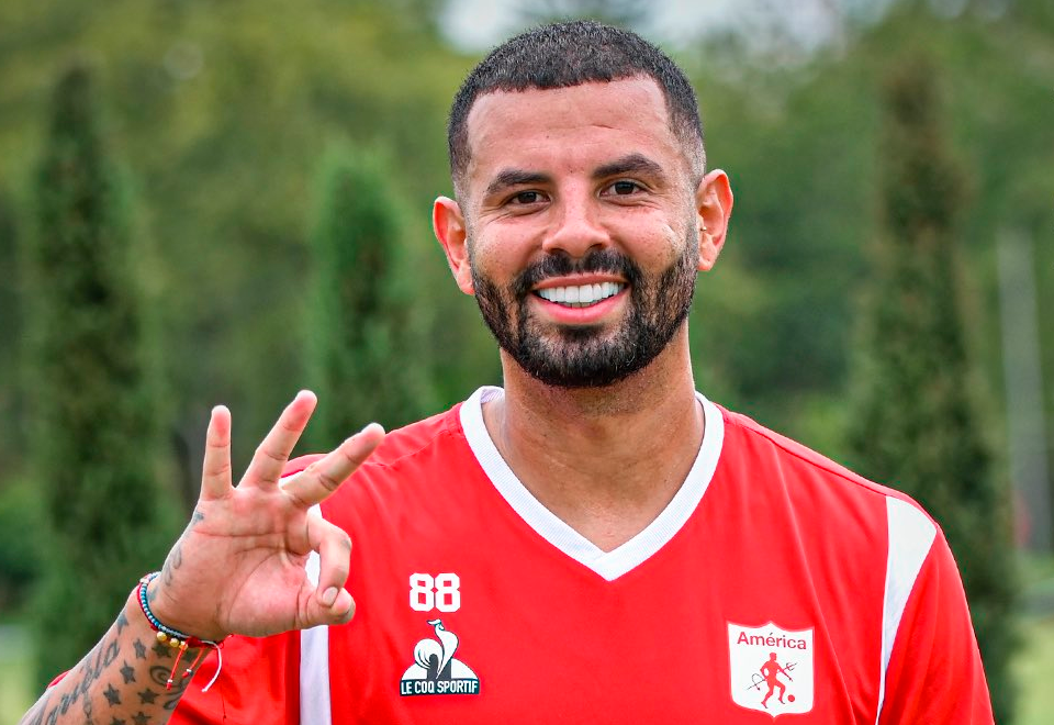 [Video] La curiosa bienvenida de Edwin Cardona al América de Cali