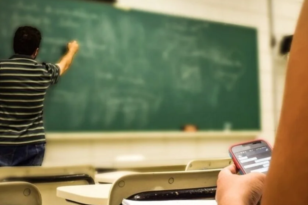 Ibagué restringe uso de celulares en colegios públicos para menores de 14 años