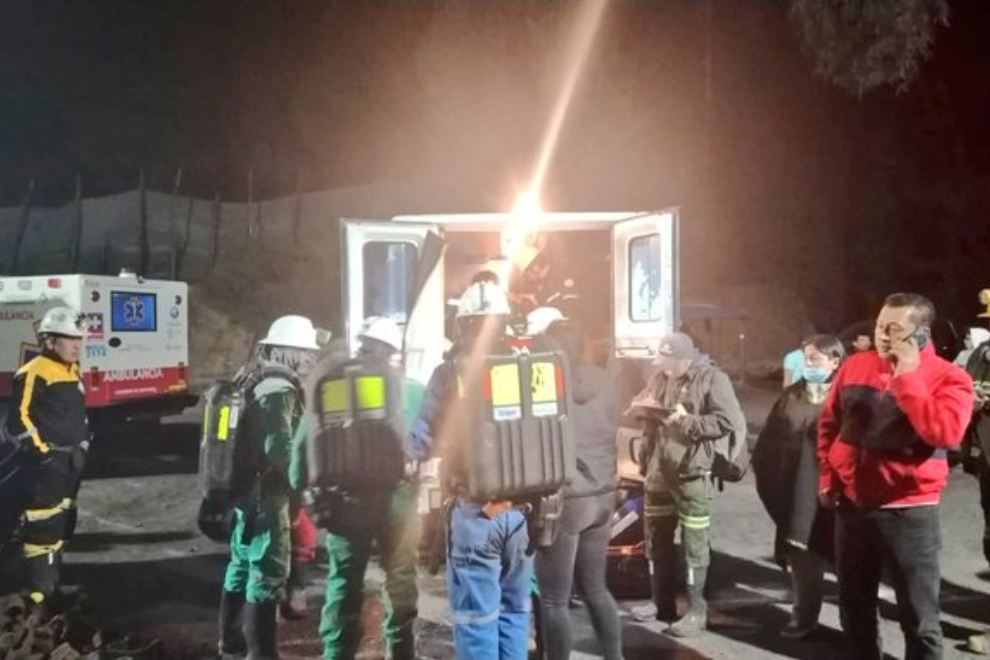 Los rescatistas hallan muertos a cuatro mineros...