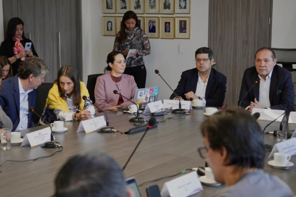 Fenalco se retira de la mesa del salario mínimo tras anuncio del Gobierno