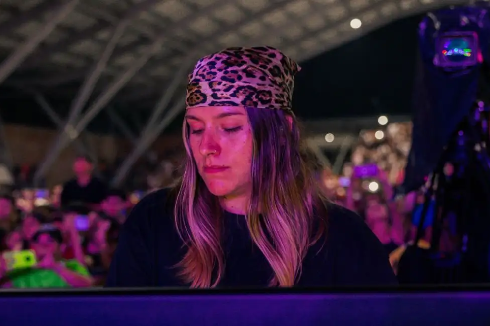 Estefanía Giraldo ilumina escenarios de artistas internacionales