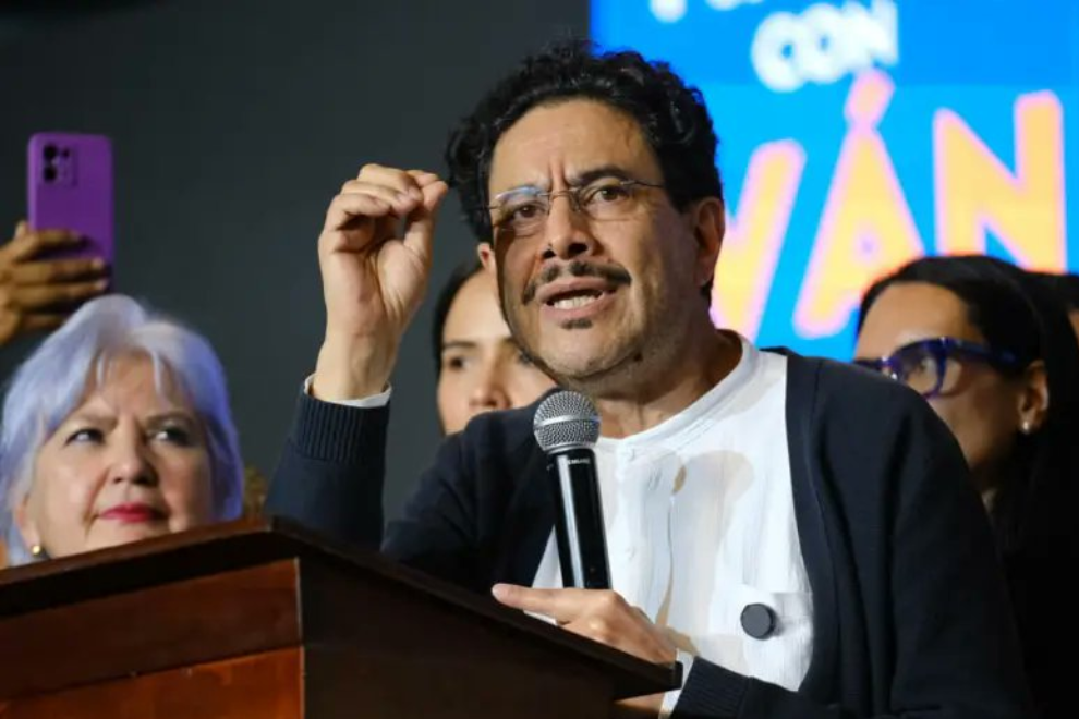 Decisión final del CNE con Iván Cepeda