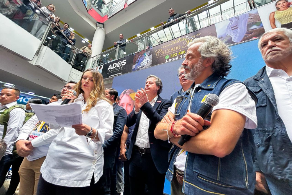 La candidata presidencial Paloma Valencia oficializa a su vicepresidente