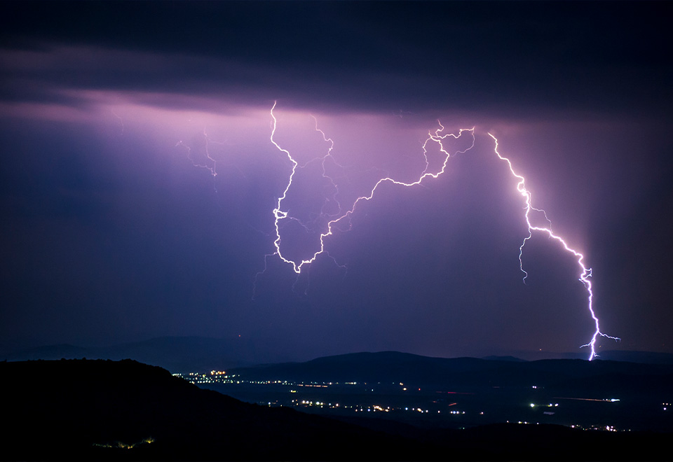 Así se ve una tormenta eléctrica desde el cielo