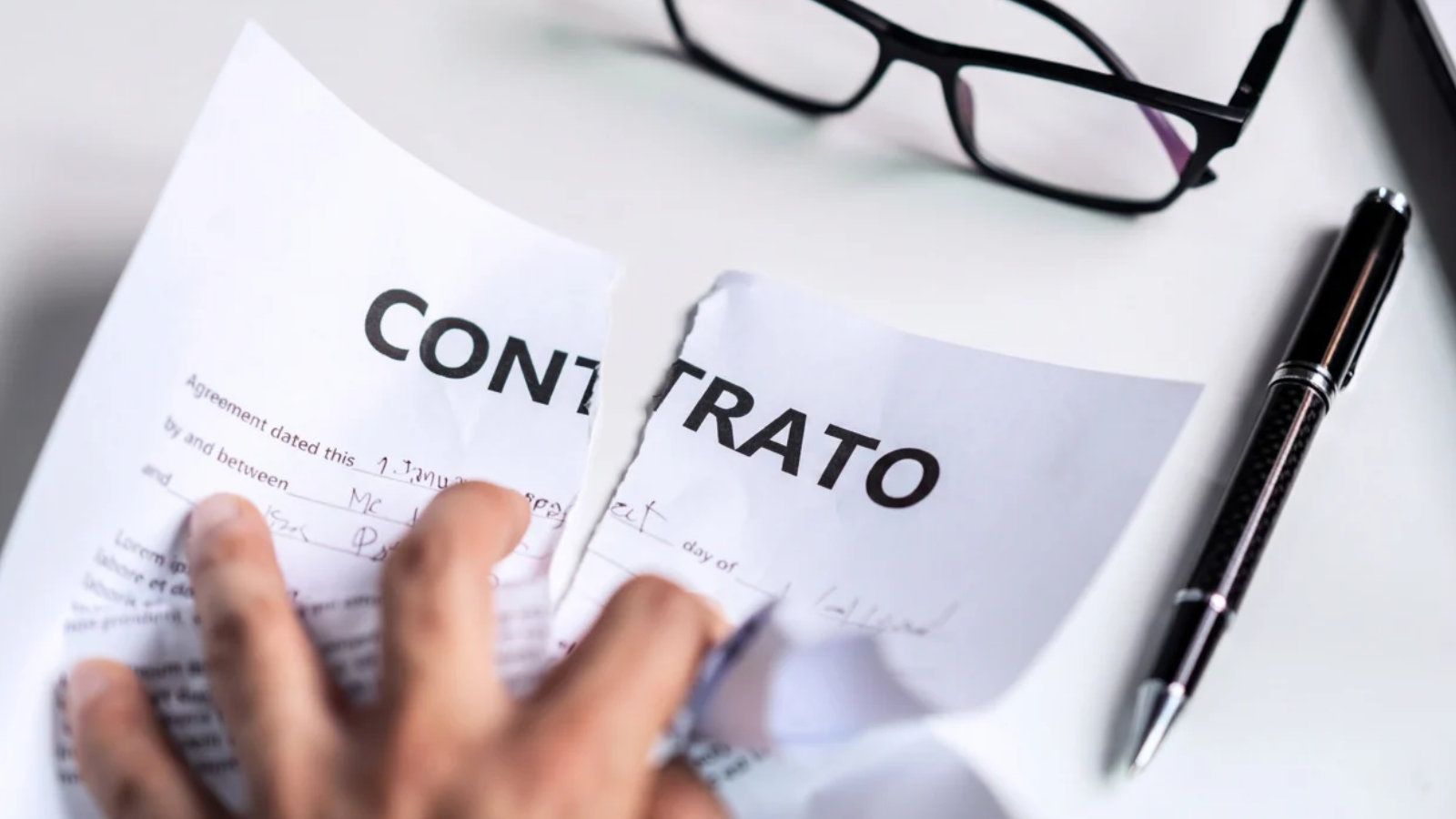 Gobierno restringe nuevos contratos estatales