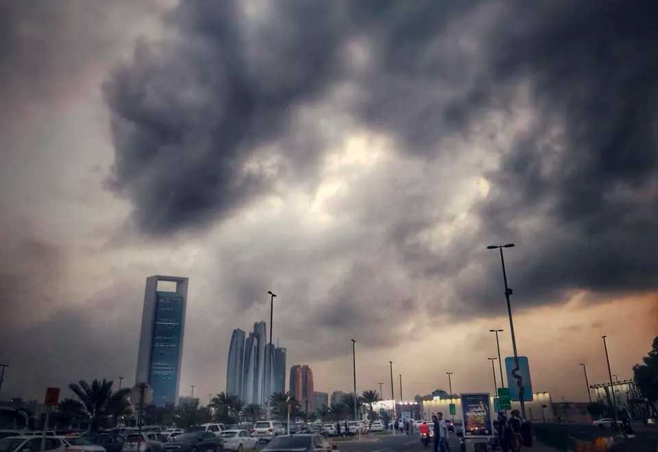 [Video] Fuertes lluvias azotan a Emiratos Árabes Unidos