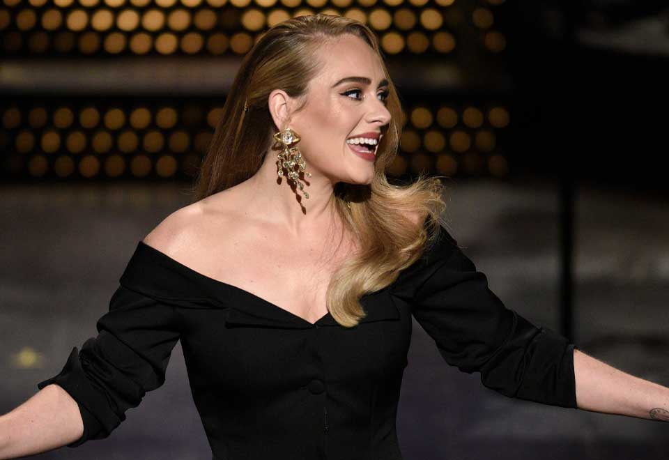 [Video] Adele cantó con la bandera de Colombia en Las Vegas