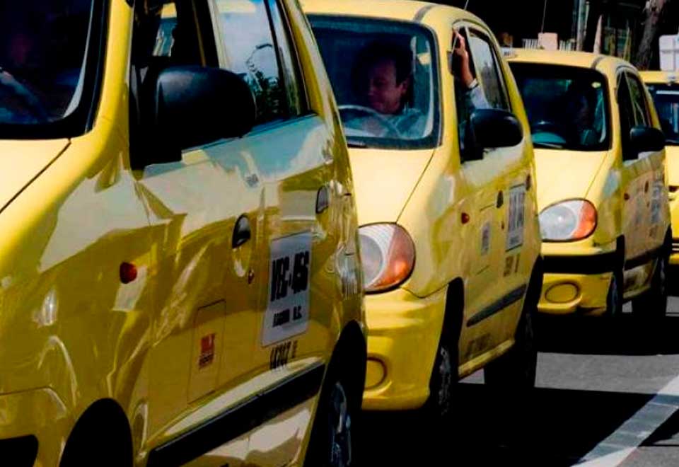 Manifestaciones terminaron en enfrentamiento cerca al aeropuerto El Dorado