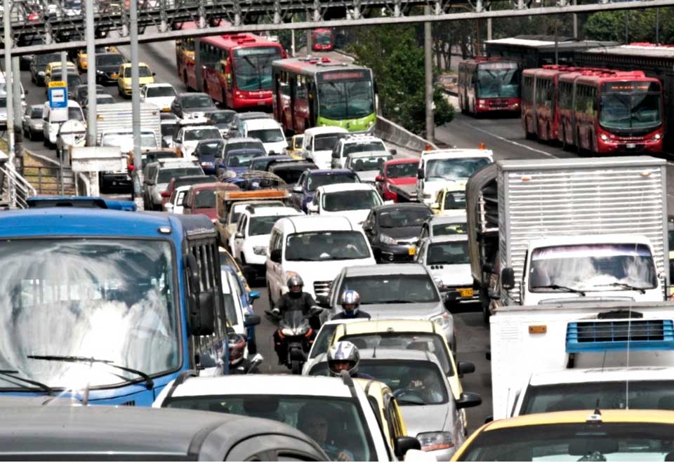 [Video] Con pistola roban en reconocida calle de Bogotá