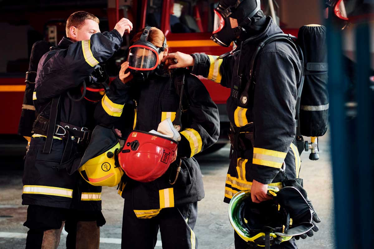[Video] Bomberos rescataron a un perro de un canal de aguas negras