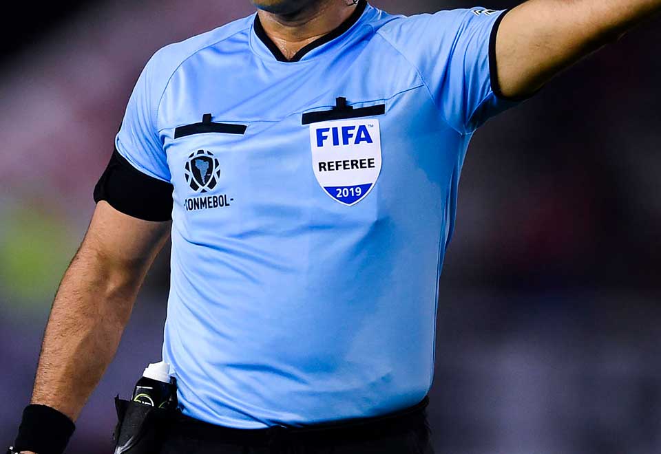 ¿Quiénes son los árbitros que pitarán Colombia vs Uruguay?