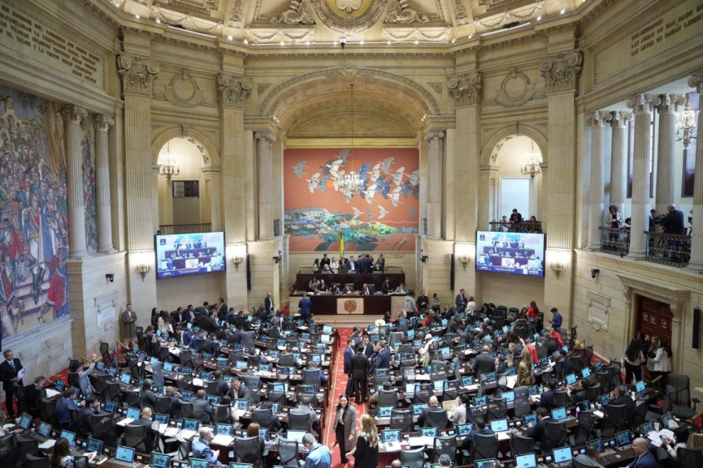Congreso aprueba Presupuesto 2026 por $546,9 billones con recortes y reacomodos polémicos  Bogotá, 15 de octubre de 2025. La Cámara de Representantes aprobó el Presupuesto General de la Nación para 20