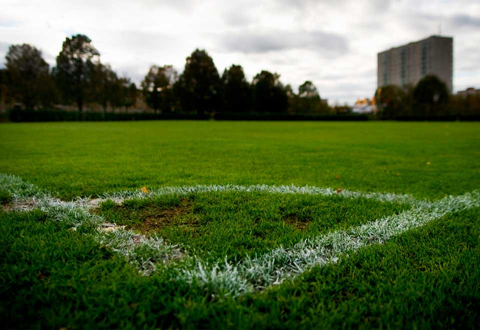 [Video] Jugador de fútbol fue alcanzado por un rayo en pleno partido