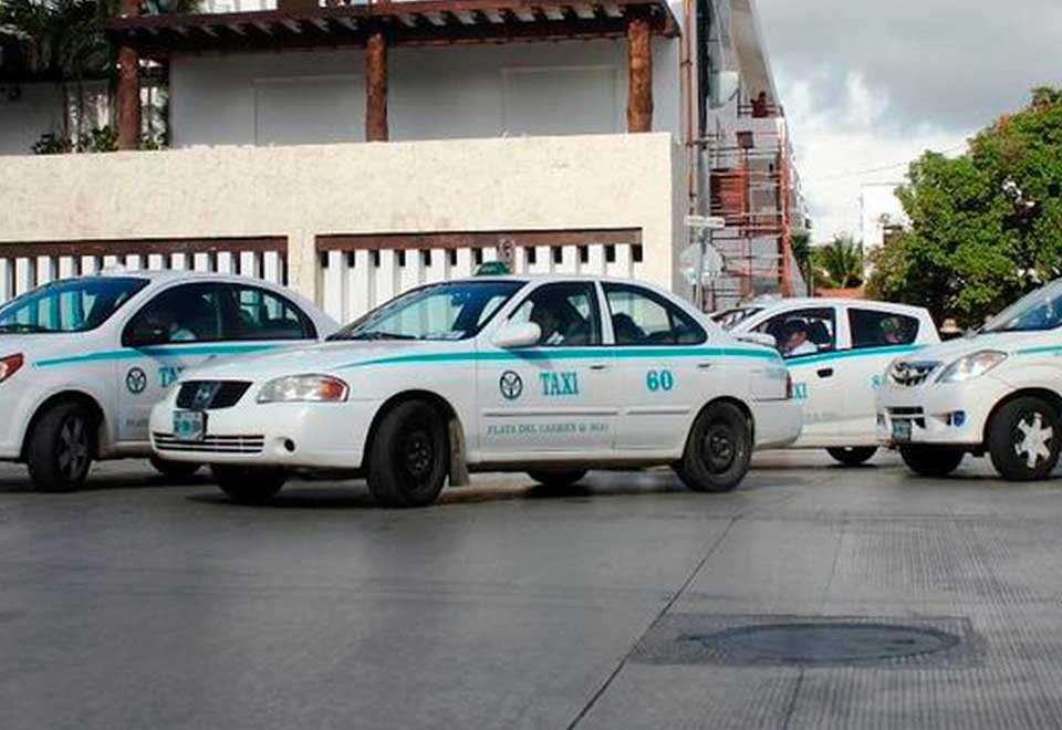Taxistas golpean a turistas al parecer por tarifas en Cancún – México