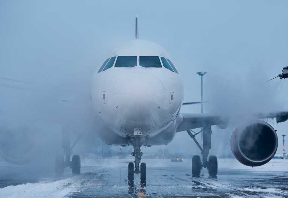 [Video] El hielo y la nieve provocaron que un avión se saliera de la pista en Nueva York