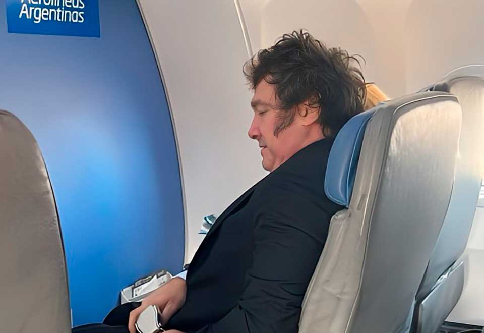 Presidente de Argentina viaja en un vuelo comercial y no presidencial