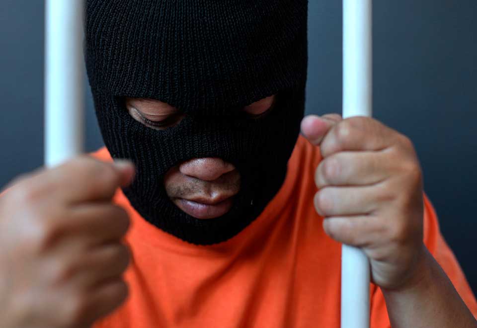 [Video] Ladrón con disparidad fue abandonado por su cómplice en pleno robo