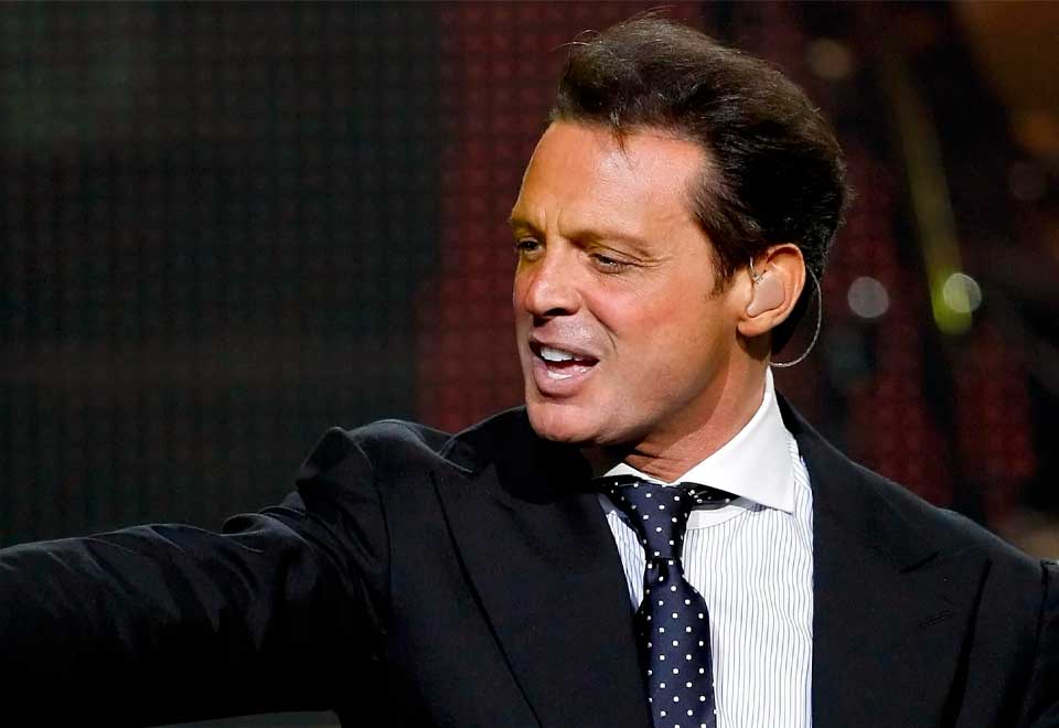 [Video] Lo que no vio de la caída de Lusi Miguel en un concierto