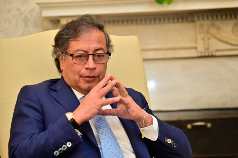 Suspenden de su cargo al presidente Petro