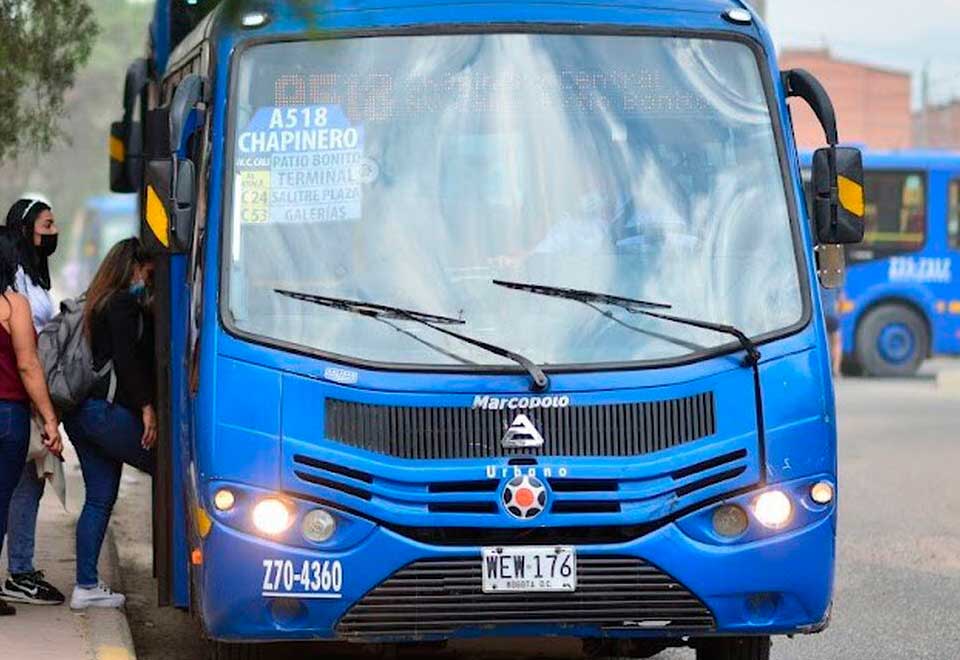 [Video] Mujer intentó manejar a la fuerza un SITP