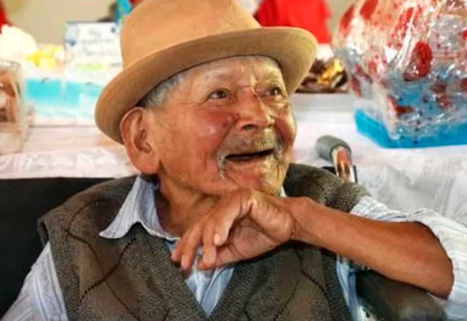 Así celebró hombre que cumplió 124 años