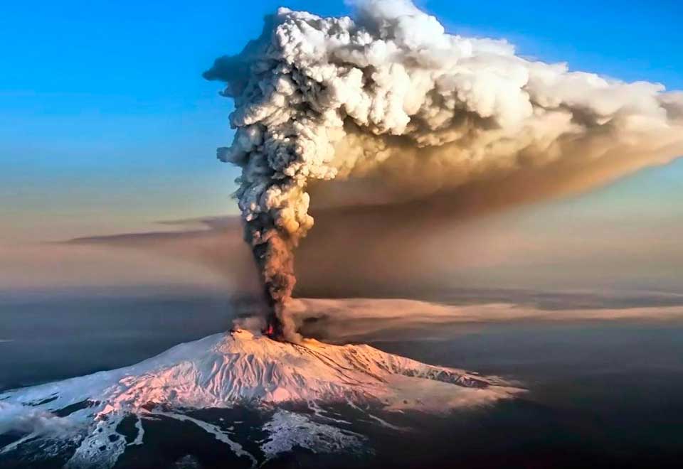 [Video] La asombrosa imagen que lanza volcán en Italia